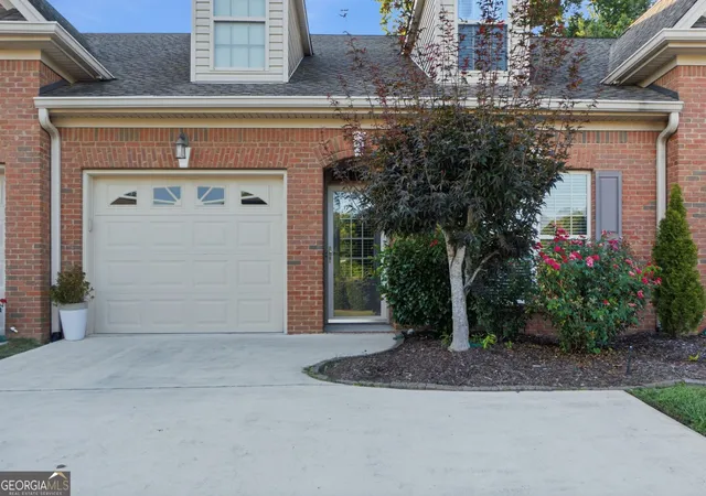 Photo 2 of Townhouse for sale at 7699 Lenox Tr Dr, Hixson, TN 37343 | MLS# 10840541 | Listing updated on 2026-09-04