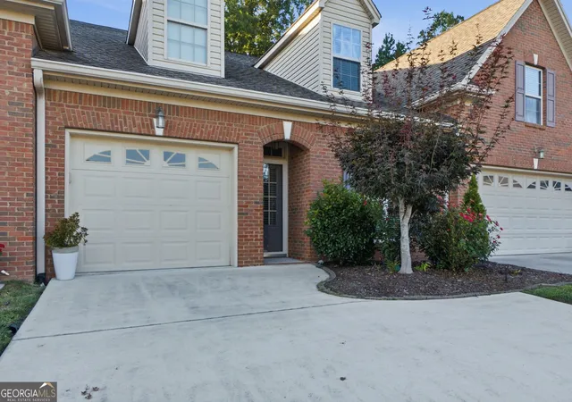Photo 3 of Townhouse for sale at 7699 Lenox Tr Dr, Hixson, TN 37343 | MLS# 10840541 | Listing updated on 2026-09-18