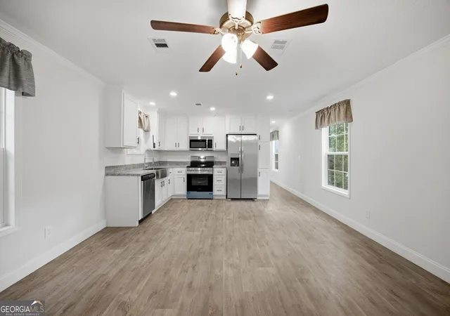 Photo 4 of Sale Pending at 516 Lee Joan Dr, Dalton, GA 30721 | MLS# 10852142 | Listing updated on 2026-10-05