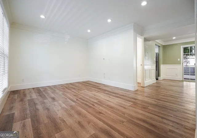 Listing Photo 5 - Condo for sale in building located at 3180 Seven Pines Ct, Atlanta, GA 30339 - Unit #101