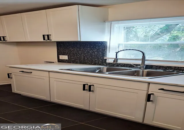 Photo 4 of Single family home for sale at 688 Central Ave, Macon, GA 31206 | MLS# 10837421 | Listing updated on 2026-09-15