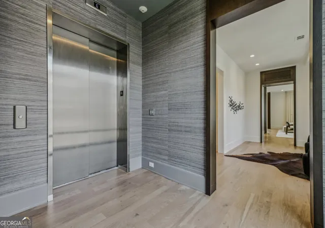 Listing Photo 3 - Condo for sale in building located at 1301 Peachtree St Ne, Atlanta, GA 30309 - Unit #4L