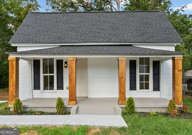 Photo 1 of Single family home for sale at 415 N 15th Street, Griffin, GA 30223 | MLS# 10846626 | Listing updated on 2026-10-03