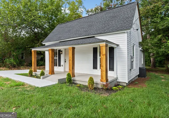 Photo 3 of Single family home for sale at 415 N 15th Street, Griffin, GA 30223 | MLS# 10846626 | Listing updated on 2026-10-03