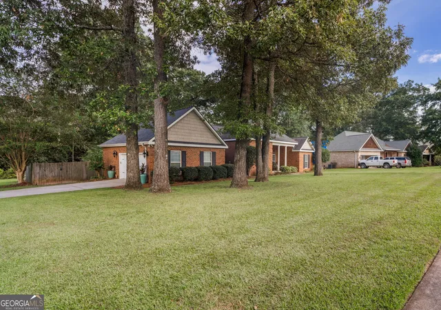 Photo 2 of Single family home for sale at 301 Hunts Landing Dr, Kathleen, GA 31047 | MLS# 10844876 | Listing updated on 2026-09-12