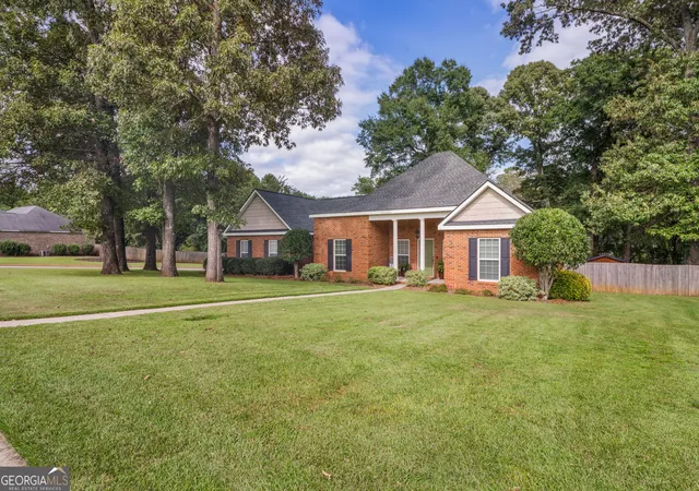 Photo 2 of Sale Pending at 301 Hunts Landing Dr, Kathleen, GA 31047 | MLS# 10844876 | Listing updated on 2026-09-14