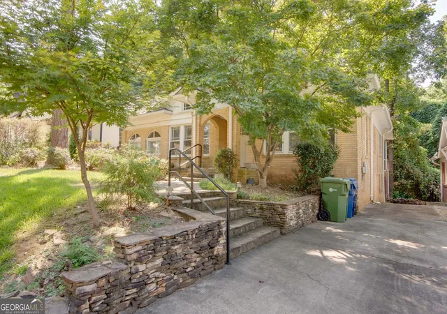 Photo 2 of Single family home for sale at 727 Yorkshire Rd NE, Atlanta, GA 30306 | MLS# 10843642 | Listing updated on 2026-09-10