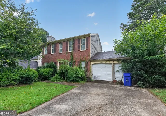 Photo 2 of Single family home for sale at 585 Woodcrest Manor Dr, Stone Mountain, GA 30083 | MLS# 10808069 | Listing updated on 2026-09-02
