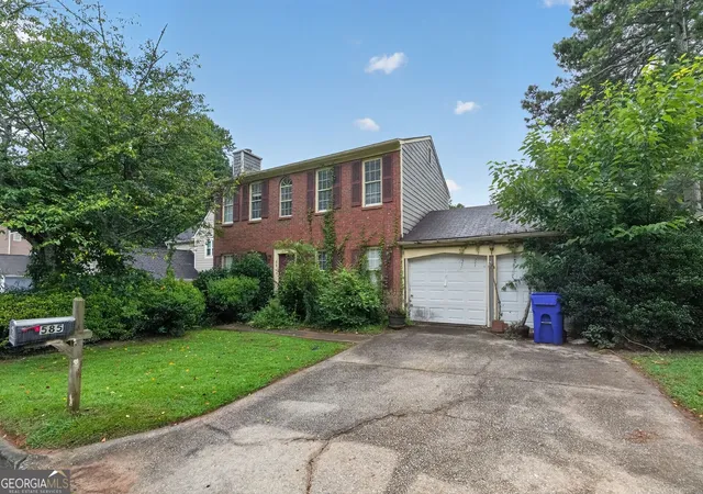 Photo 3 of Single family home for sale at 585 Woodcrest Manor Dr, Stone Mountain, GA 30083 | MLS# 10808069 | Listing updated on 2026-09-02