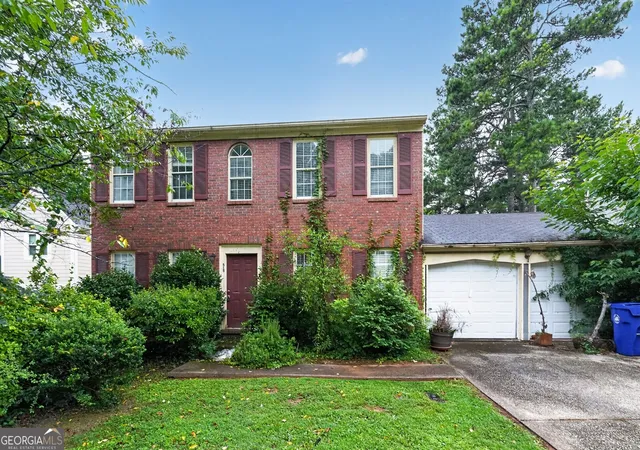 Photo 3 of Single family home for sale at 585 Woodcrest Manor Dr, Stone Mountain, GA 30083 | MLS# 10808069 | Listing updated on 2026-09-02