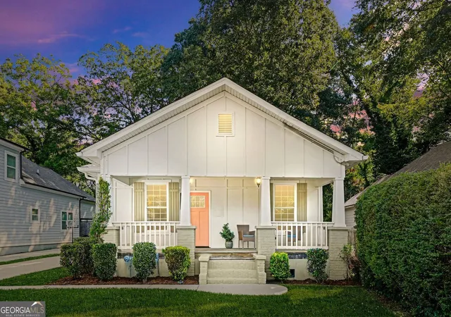Photo 3 of Sale Pending at 1704 Evans Dr Sw, Atlanta, GA 30310 | MLS# 10847657 | Listing updated on 2026-10-05