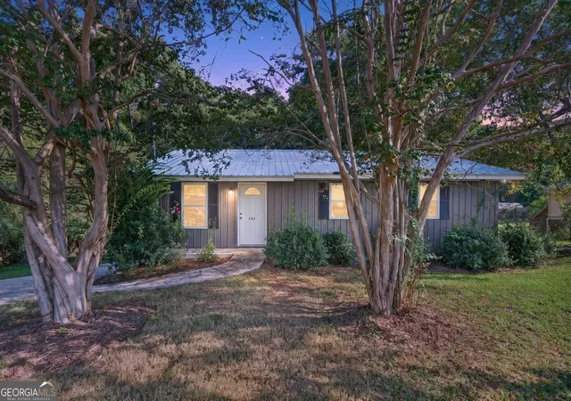 Photo 2 of Single family home for sale at 152 Allen Memorial Dr Sw, Milledgeville, GA 31061 | MLS# 10848980 | Listing updated on 2026-10-02