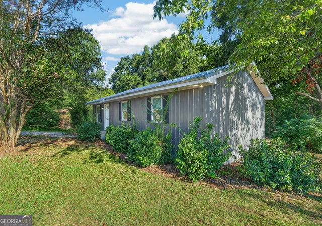 Photo 3 of Single family home for sale at 152 Allen Memorial Dr Sw, Milledgeville, GA 31061 | MLS# 10848980 | Listing updated on 2026-10-02