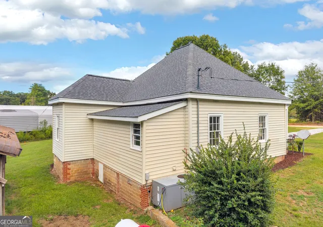 Photo 3 of Sale Pending at 91 Sunset Dr, Hartwell, GA 30643 | MLS# 10852239 | Listing updated on 2026-09-30