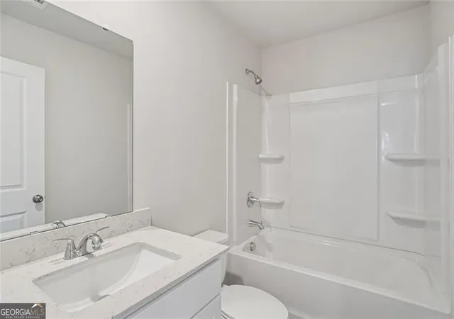 Photo 4 of Single family home for sale at 400 Shallow Crk Ct, Hogansville, GA 30230 | MLS# 10842328 | Listing updated on 2026-09-23