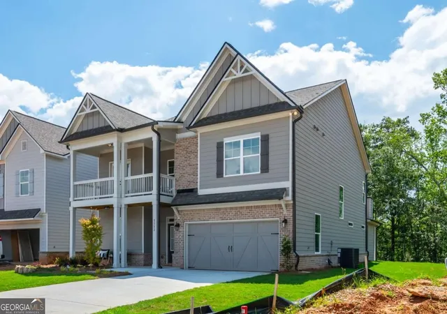 Photo 2 of Single family home for sale at 5570 Overview Dr, Flowery Branch, GA 30542 | MLS# 10841863 | Listing updated on 2026-09-22