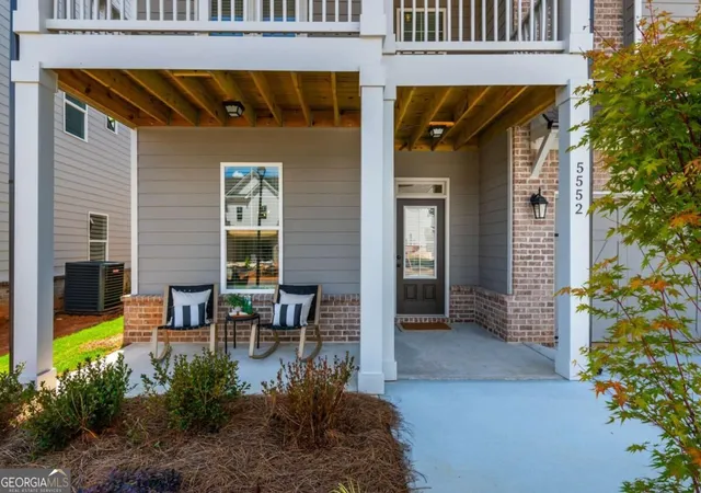 Photo 3 of Single family home for sale at 5570 Overview Dr, Flowery Branch, GA 30542 | MLS# 10841863 | Listing updated on 2026-09-22