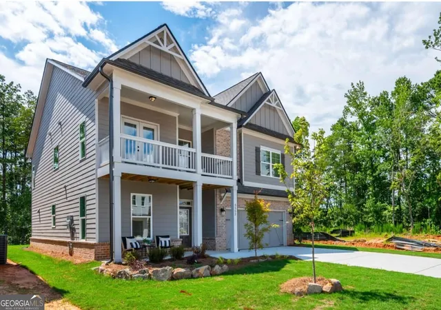 Photo 3 of Single family home for sale at 5570 Overview Dr, Flowery Branch, GA 30542 | MLS# 10841863 | Listing updated on 2026-09-22