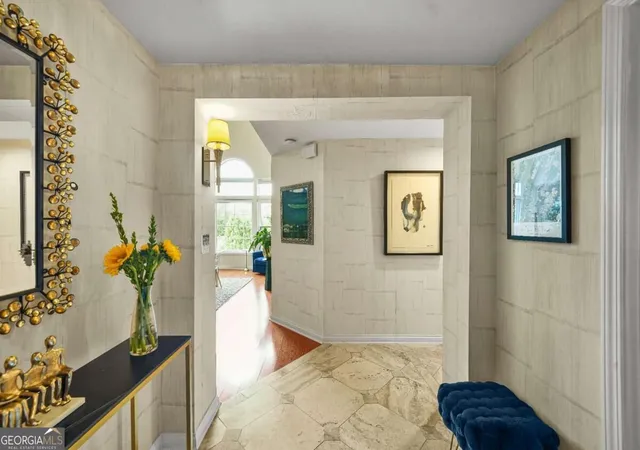 Listing Photo 4 - Condo for sale in building located at 3636 Habersham Rd Nw, Atlanta, GA 30305 - Unit #2404