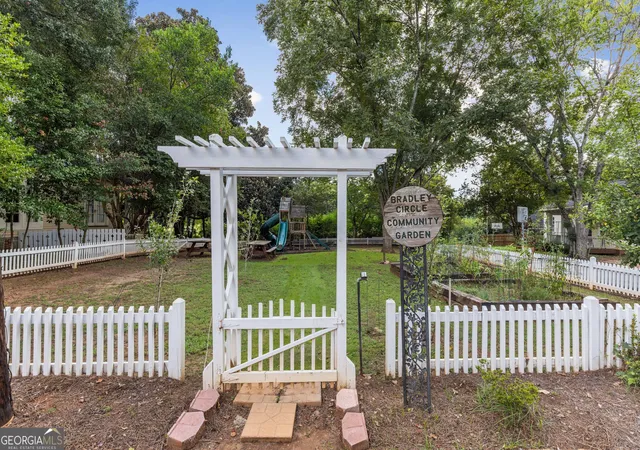 Photo 3 of Single family home for sale at 2910 Bradley Cir, Columbus, GA 31904 | MLS# 10837855 | Listing updated on 2026-09-15