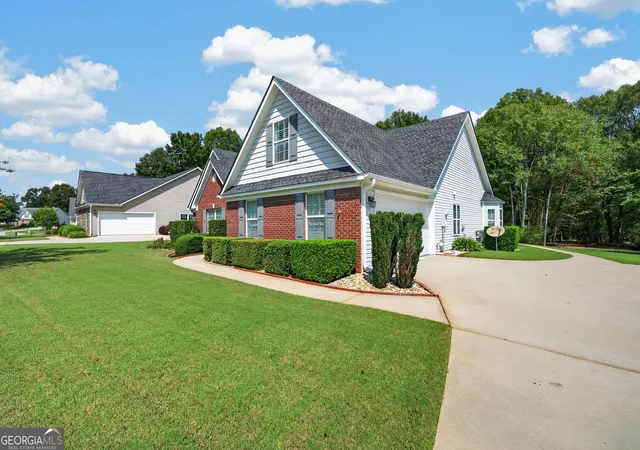 Photo 3 of Single family home for sale at 169 Oakwood Dr, Eatonton, GA 31024 | MLS# 10852056 | Listing updated on 2026-10-08