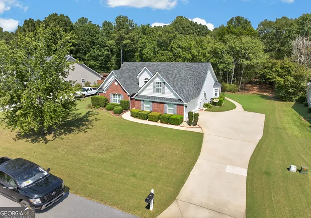 Photo 3 of Single family home for sale at 169 Oakwood Dr, Eatonton, GA 31024 | MLS# 10852056 | Listing updated on 2026-10-08
