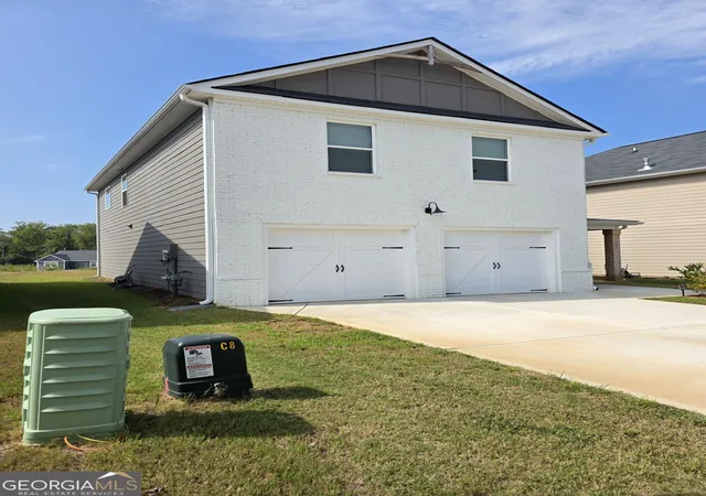Photo 3 of Single family home for sale at 205 River Meadow Dr, Lagrange, GA 30241 | MLS# 10852906 | Listing updated on 2026-09-25