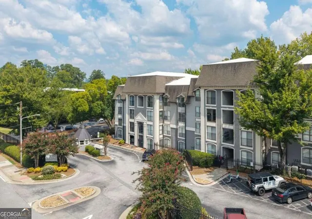 Listing Photo 2 - Condo for sale in building located at 2657 Lenox Rd Ne, Atlanta, GA 30324 - Unit #A-1