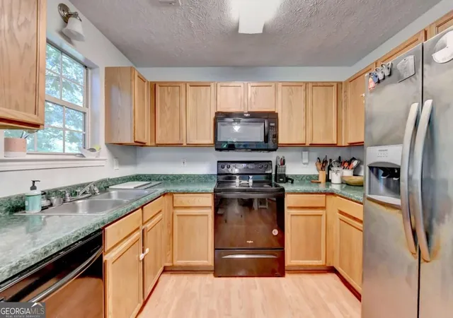 Photo 3 of Single family home for sale at 16 River Oak Ct, Dawsonville, GA 30534 | MLS# 10843014 | Listing updated on 2026-10-02