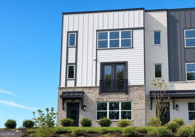 Townhouse for sale at 5637 Peach Orchard Trl, Peachtree Corners, GA 30092 | MLS# 10774645 | Listing updated on 2026-09-19