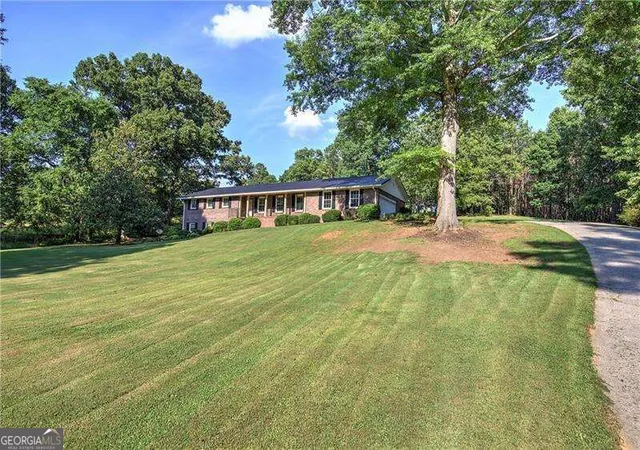 Photo 4 of Single family home for sale at 408 Mac Johnson Rd NW, Cartersville, GA 30121 | MLS# 10843338 | Listing updated on 2026-10-19