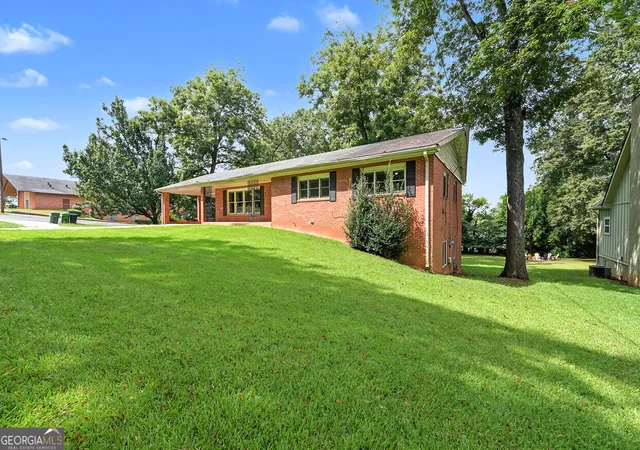 Photo 2 of Single family home for sale at 669 S Hill St, Griffin, GA 30224 | MLS# 10844720 | Listing updated on 2026-09-11