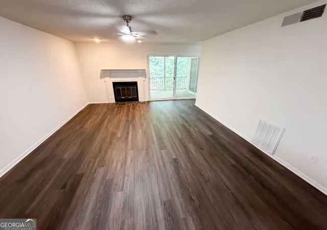 Listing Photo 4 - Condo for sale in building located at 18 Springhedge Ct SE, Smyrna, GA 30080