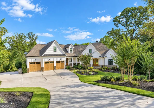 Photo 2 of Mansion for sale at 25 Paragon Point, Newnan, GA 30265 | MLS# 10850042 | Listing updated on 2026-10-05