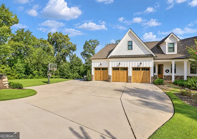 Photo 3 of Single family home for sale at 25 Paragon Point, Newnan, GA 30265 | MLS# 10850042 | Listing updated on 2026-10-05