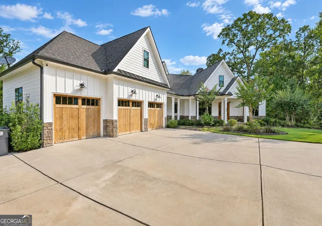 Photo 4 of Single family home for sale at 25 Paragon Point, Newnan, GA 30265 | MLS# 10850042 | Listing updated on 2026-10-05
