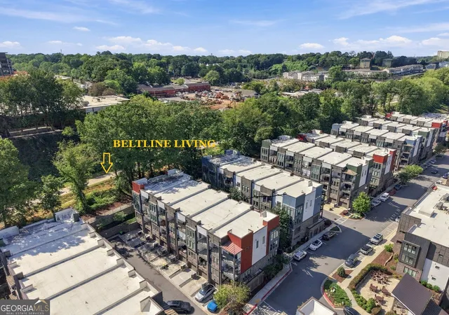 Listing Photo 2 - Condo for sale in building located at 395 Pratt Dr Se, Atlanta, GA 30315 - Unit #803