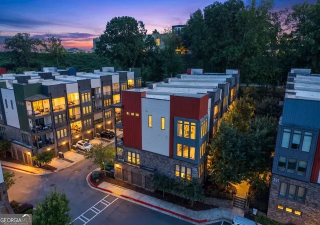 Listing Photo 4 - Condo for sale in building located at 395 Pratt Dr Se, Atlanta, GA 30315 - Unit #803