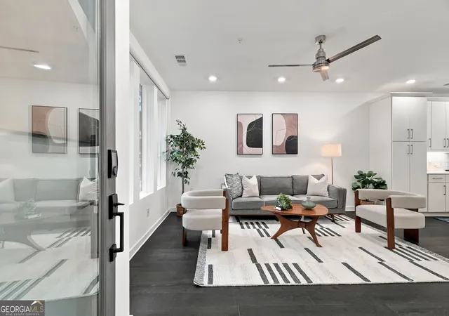 Listing Photo 5 - Condo for sale in building located at 395 Pratt Dr Se, Atlanta, GA 30315 - Unit #803
