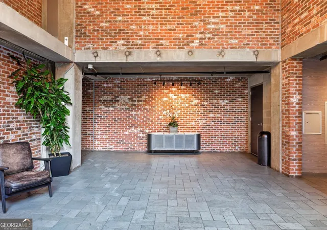 Listing Photo 3 - Condo for sale in building located at 3235 Roswell Rd, Atlanta, GA 30305 - Unit #602