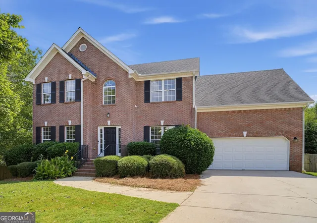 Photo 2 of Sale Pending at 2740 Lake Cmns Ct, Snellville, GA 30078 | MLS# 10840449 | Listing updated on 2026-09-15