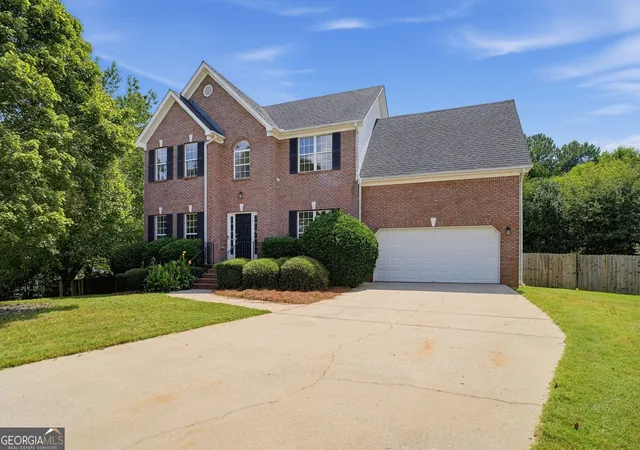 Photo 3 of Sale Pending at 2740 Lake Cmns Ct, Snellville, GA 30078 | MLS# 10840449 | Listing updated on 2026-09-15