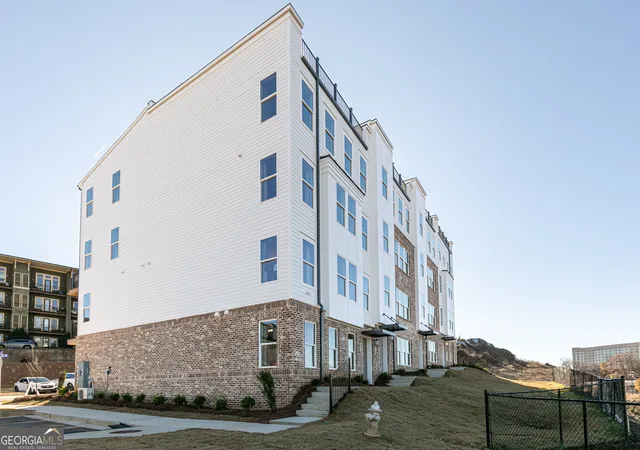 Listing Photo 4 - Condo for sale in building located at 334 Skylar Ct SE, Atlanta, GA 30315 - Unit #102