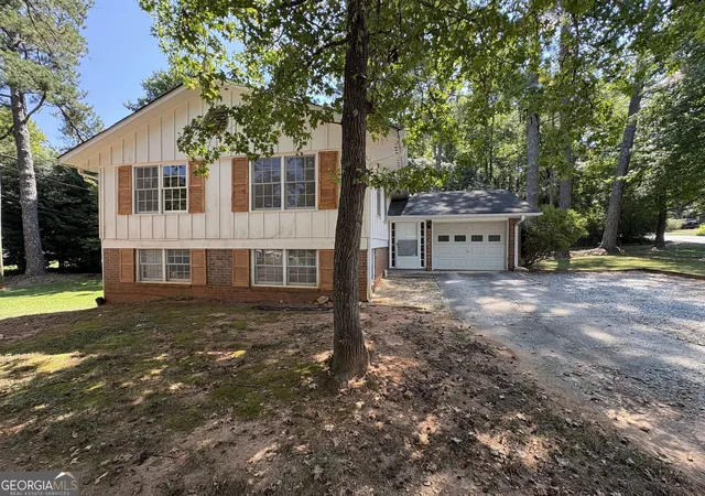 Photo 1 of Sale Pending at 595 Camelot Dr, Athens, GA 30606 | MLS# 10841212 | Listing updated on 2026-09-11