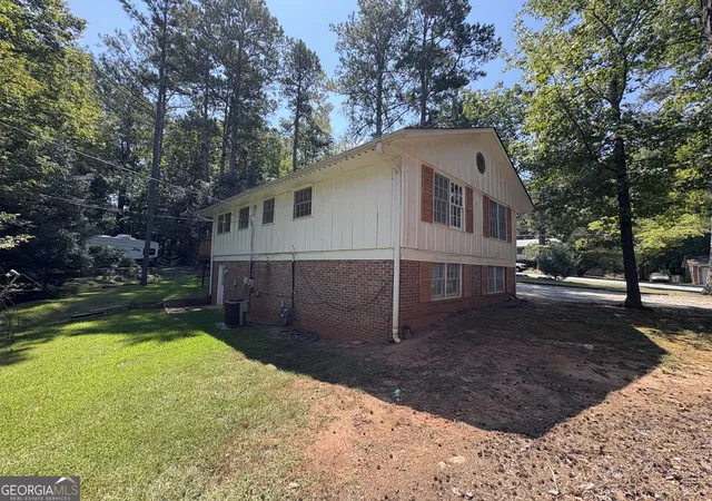 Photo 2 of Sale Pending at 595 Camelot Dr, Athens, GA 30606 | MLS# 10841212 | Listing updated on 2026-09-11