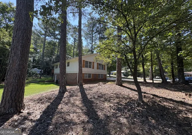 Photo 2 of Sale Pending at 595 Camelot Dr, Athens, GA 30606 | MLS# 10841212 | Listing updated on 2026-09-11