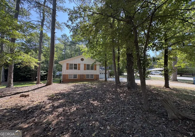 Photo 3 of Sale Pending at 595 Camelot Dr, Athens, GA 30606 | MLS# 10841212 | Listing updated on 2026-09-11