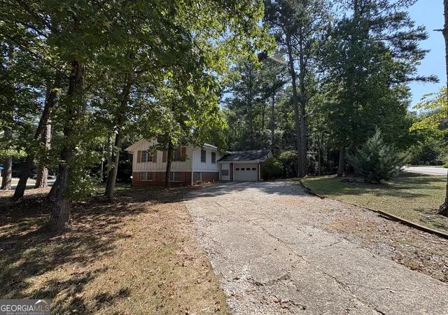 Photo 4 of Sale Pending at 595 Camelot Dr, Athens, GA 30606 | MLS# 10841212 | Listing updated on 2026-09-11