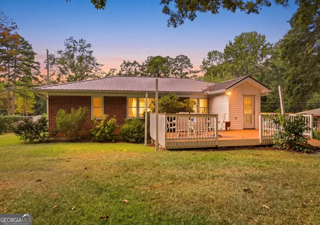 Photo 2 of Single family home for sale at 107 Valley Dr, Toccoa, GA 30577 | MLS# 10842971 | Listing updated on 2026-09-11