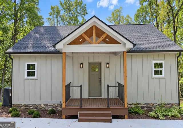 Photo 1 of Single family home for sale at 420 Lake Pl Dr, Lavonia, GA 30553 | MLS# 10848511 | Listing updated on 2026-09-18